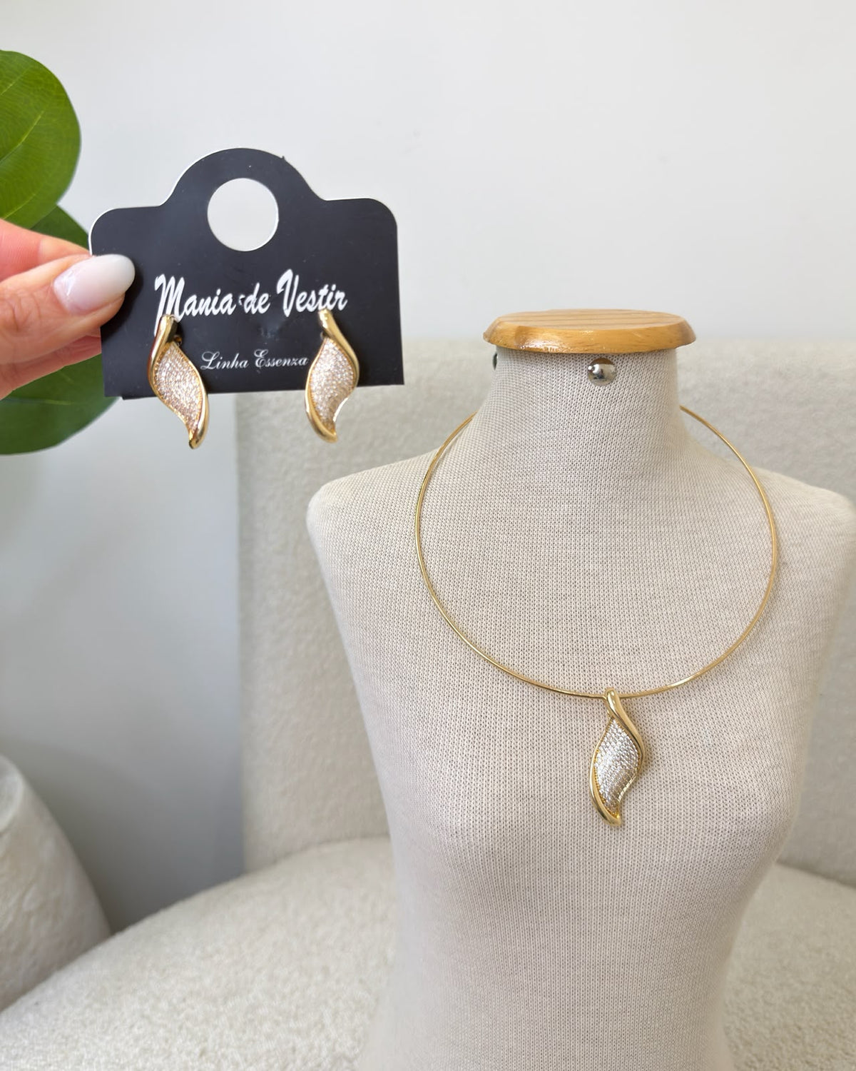Conjunto Colar e Brinco Mania Essenza Dourado 137846