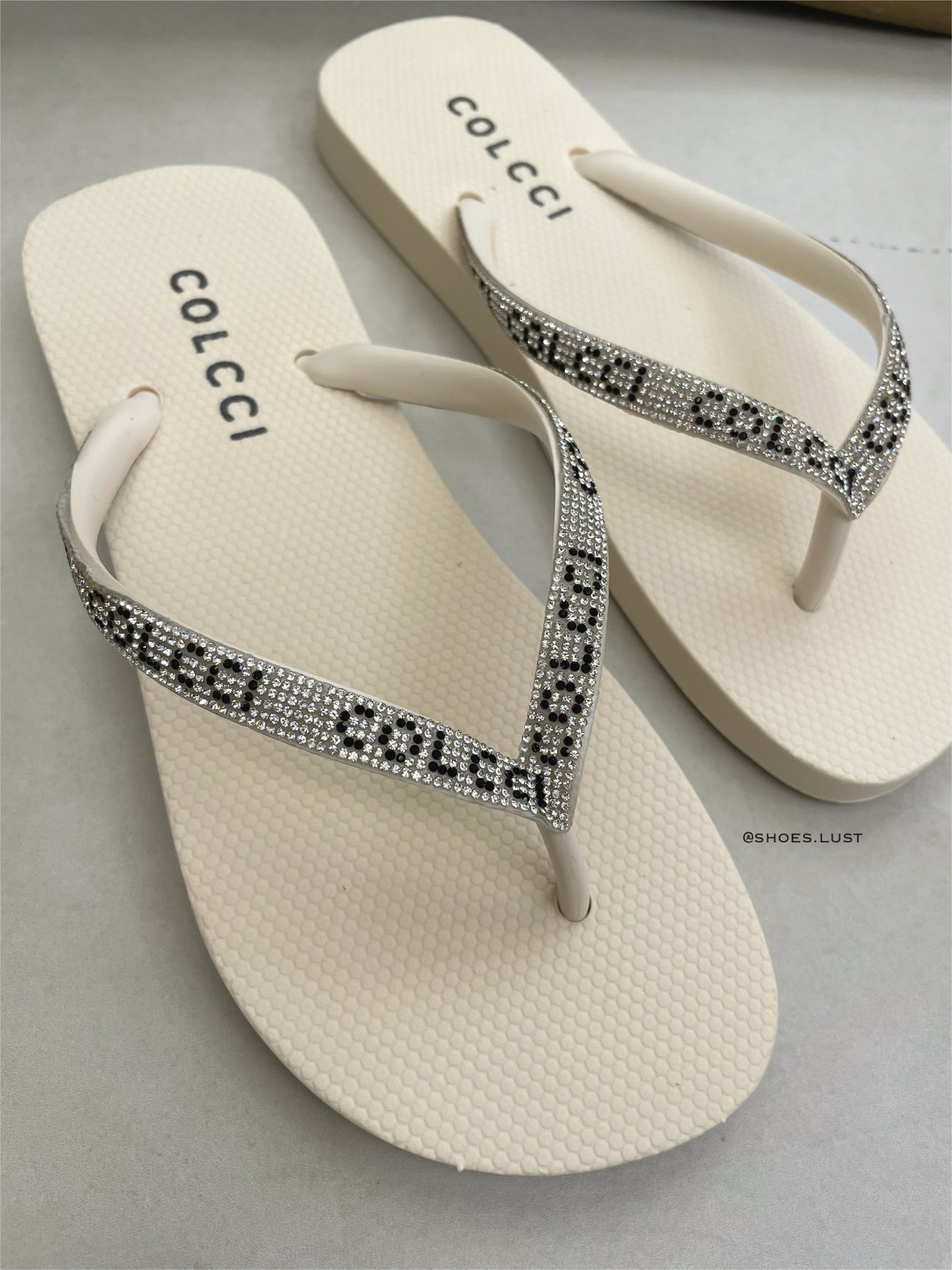 Chinelo Colcci Pandora Off White Logo Strass – 119830