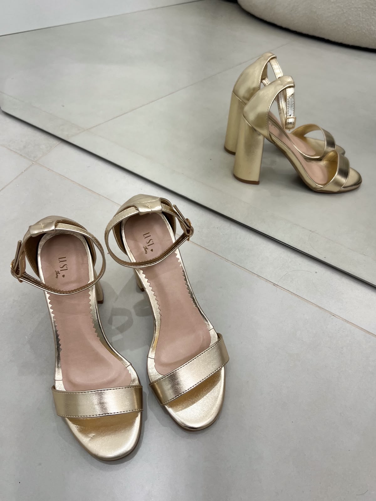 Sandália Lust Shoes Erika Dourada – 136741
