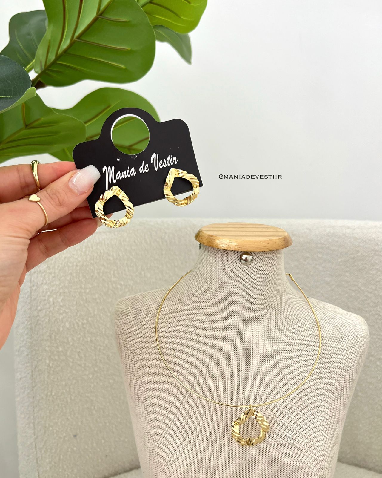 Conjunto Colar e Brinco Ellen Dourado 113586