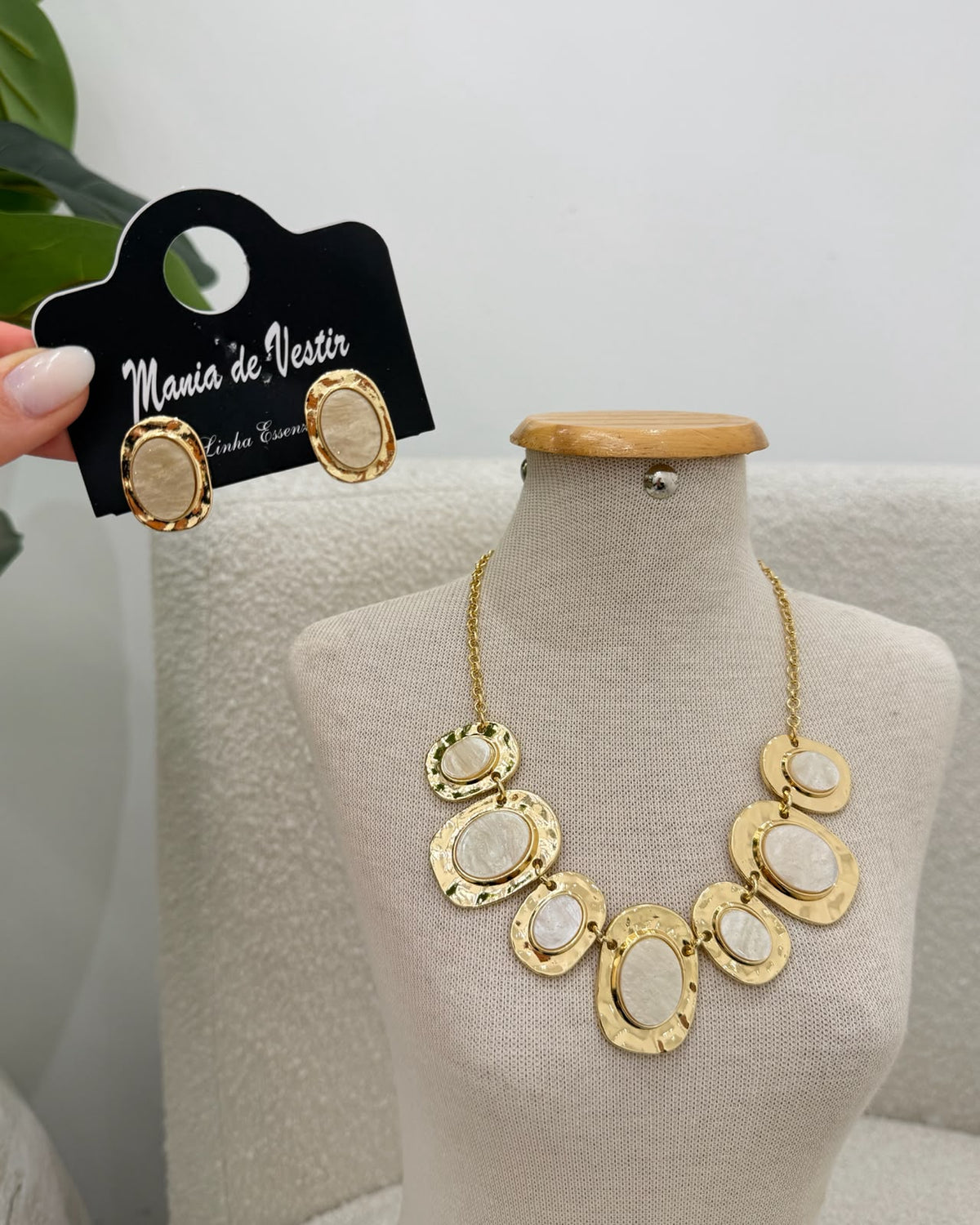 Conjunto Colar e Brinco Mania Essenza Dourado 137596
