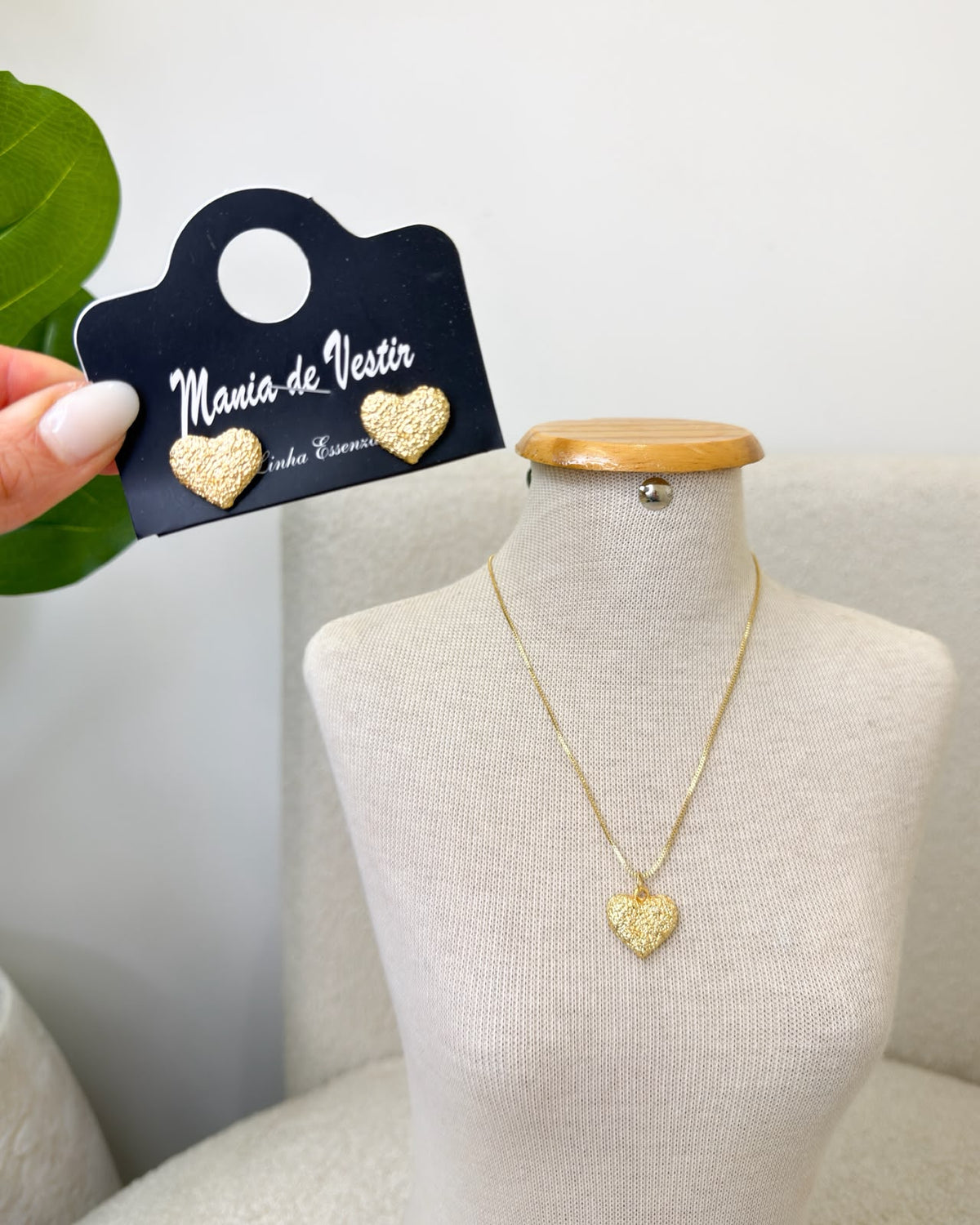 Conjunto Colar e Brinco Mania Essenza Dourado Coração 137853