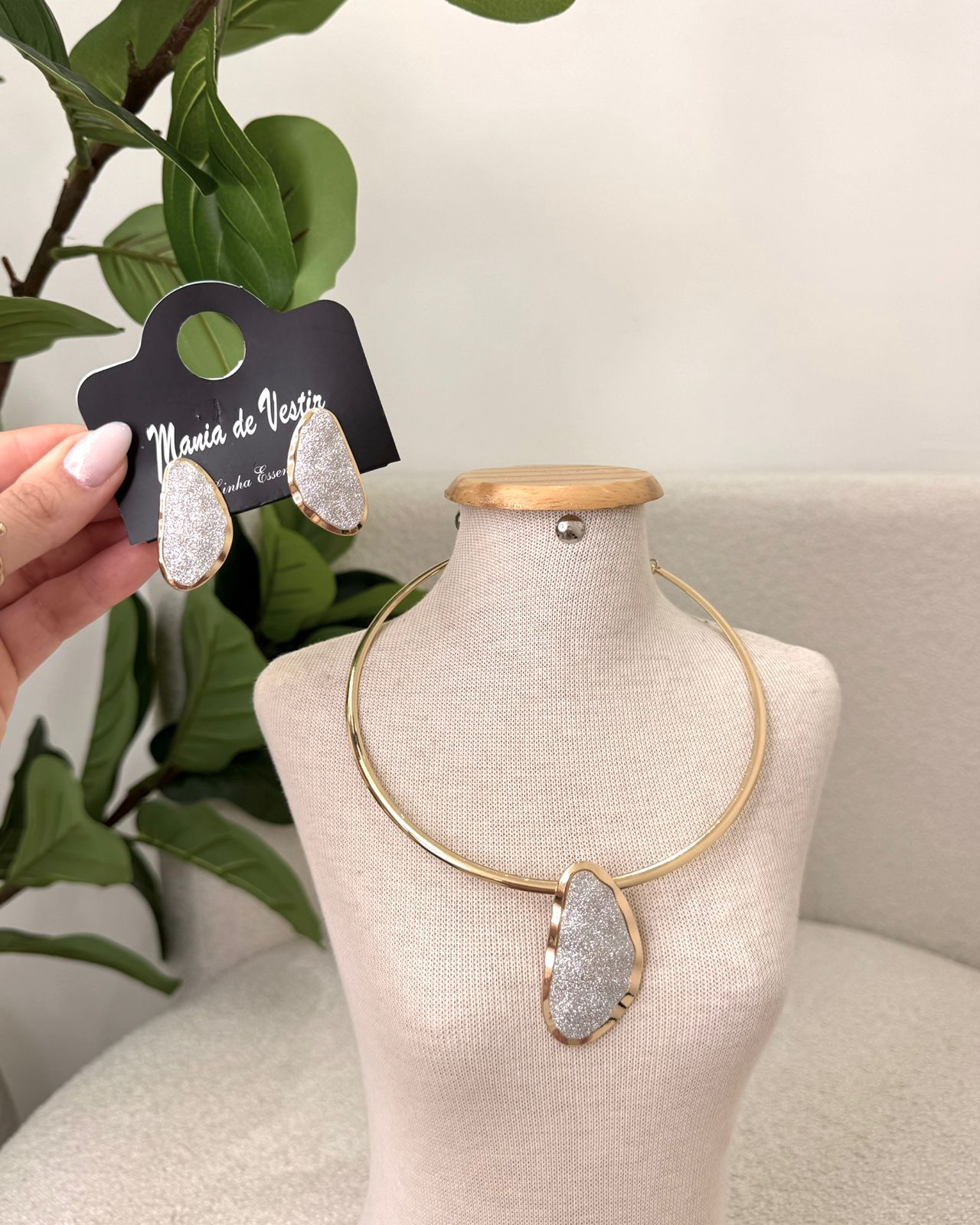 Conjunto Colar e Brinco Mania Essenza Dourado 120822