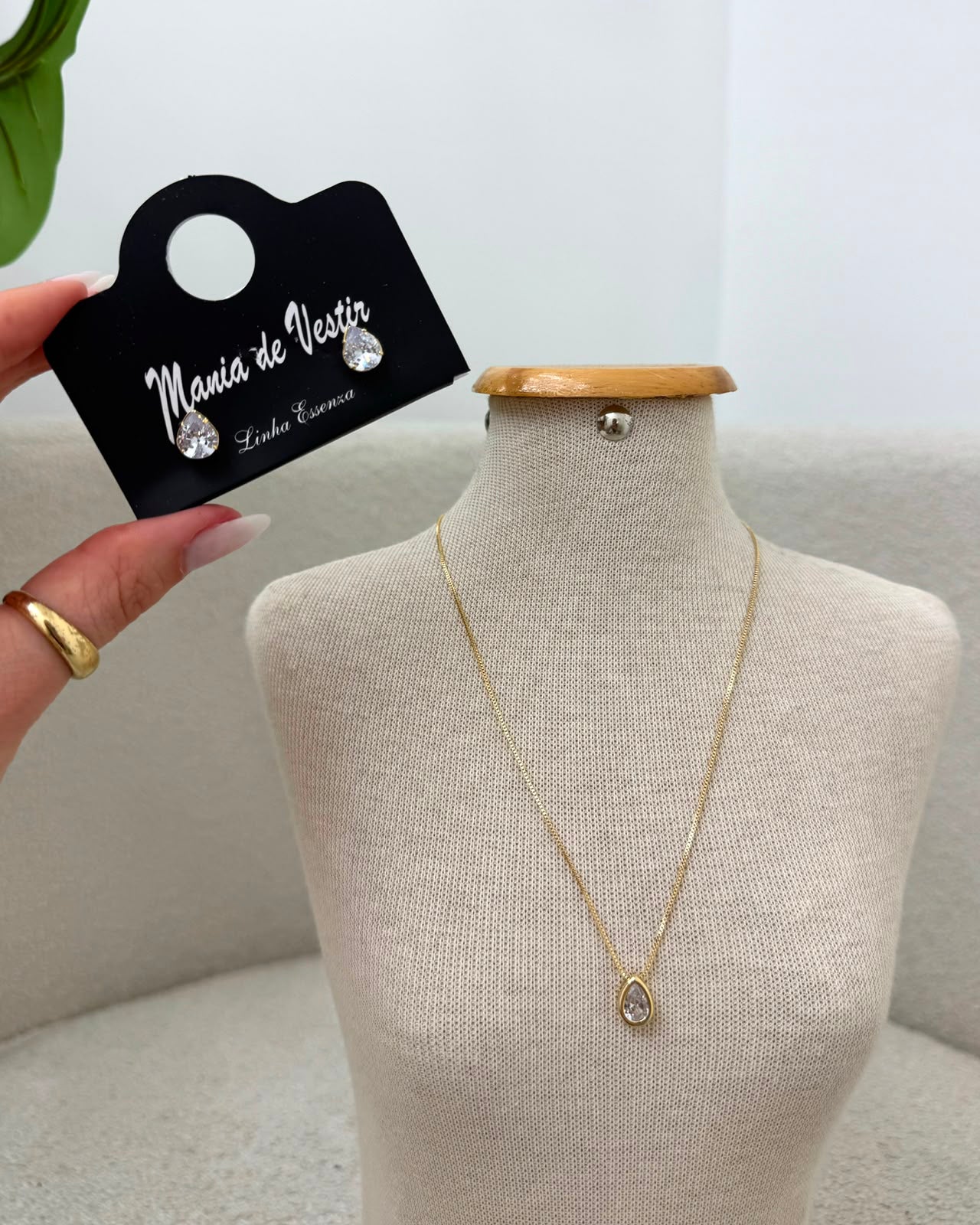 Conjunto Colar e Brinco Mania Essenza Dourado 136073