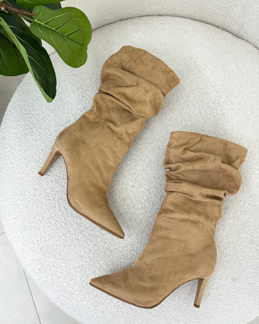 Bota Lust Shoes Slouchy Patricia Camurça Bege – 129178