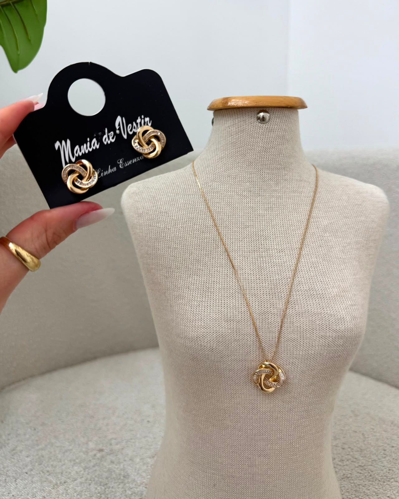 Conjunto Colar e Brinco Mania Essenza Dourado 136061