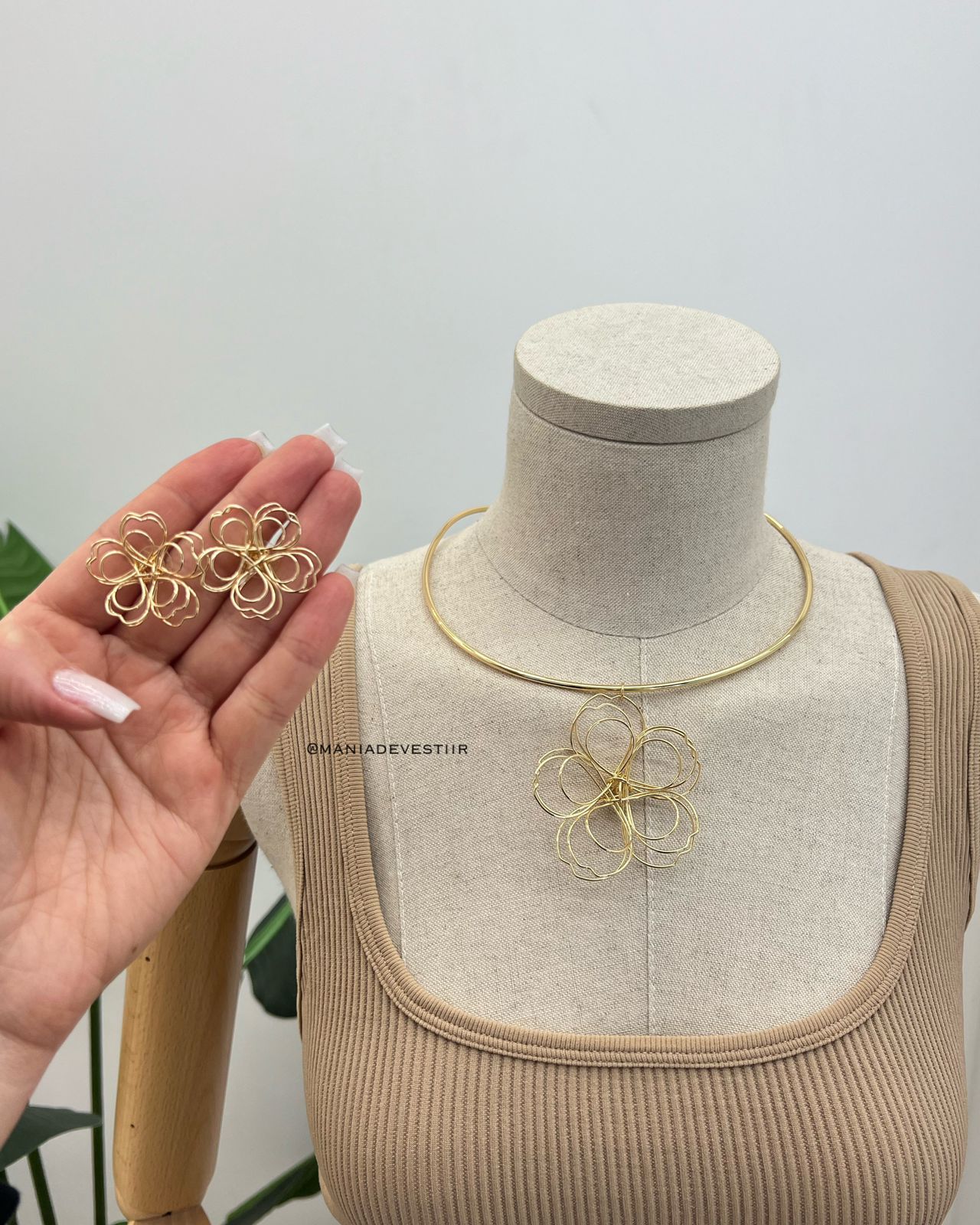 Conjunto Colar e Brinco Flor Dourado 70054