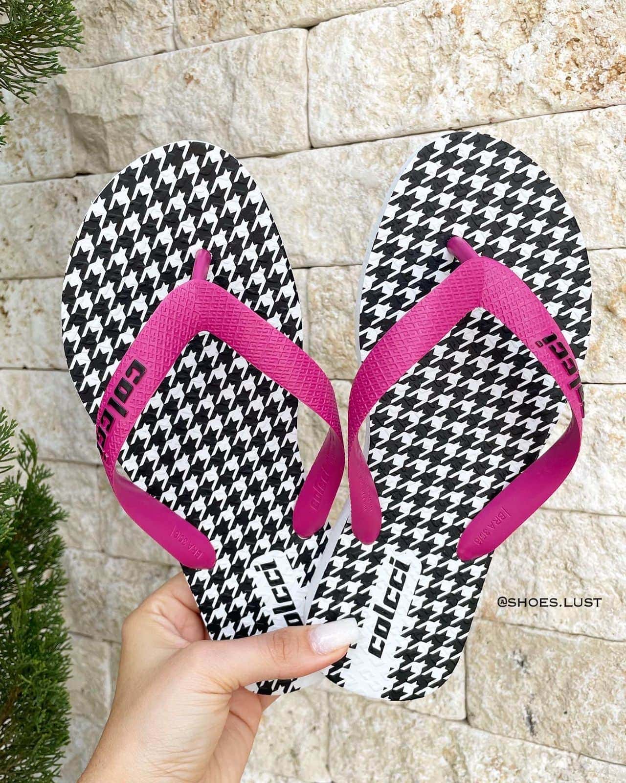 chinelo colcci poule rosa 83179.jpeg